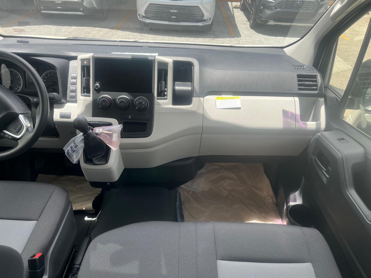 Toyota Hiace Diesel 2024 (9)