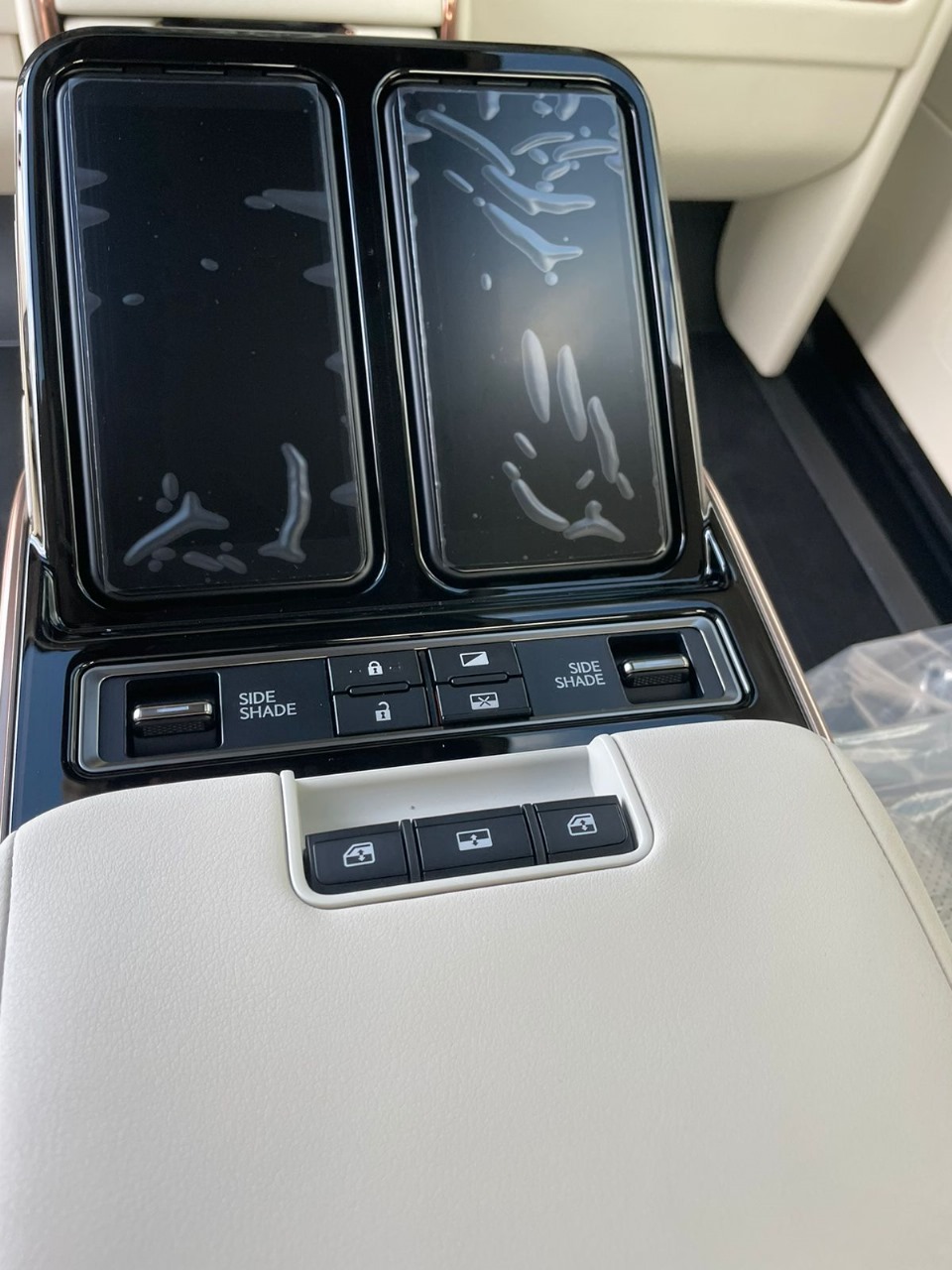 Lexus LM350h 2,5l Hybrid 4 seats 2025 (7)