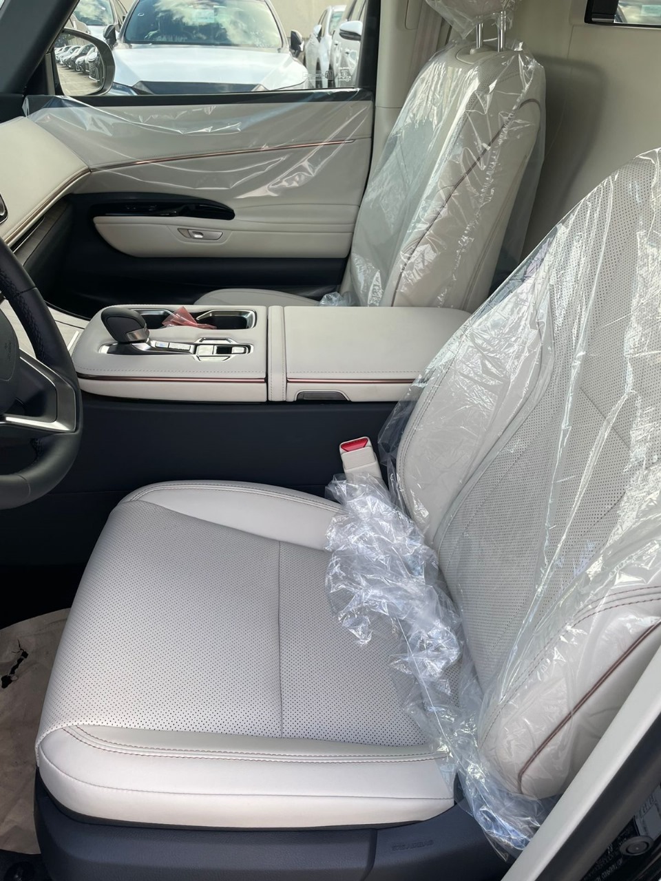 Lexus LM350h 2,5l Hybrid 4 seats 2025 (11)