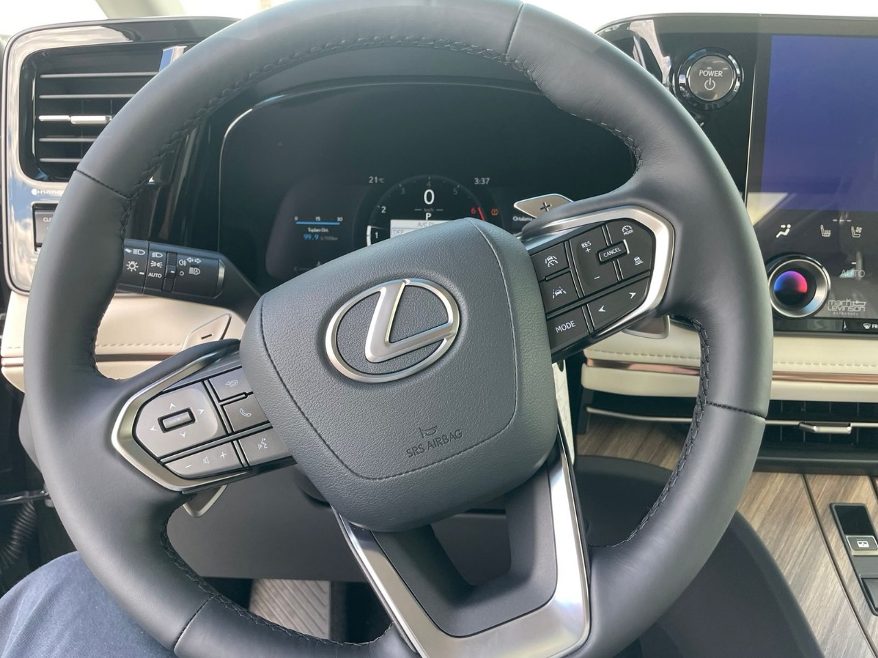 Lexus LM350h 2,5l Hybrid 4 seats 2025 (16)
