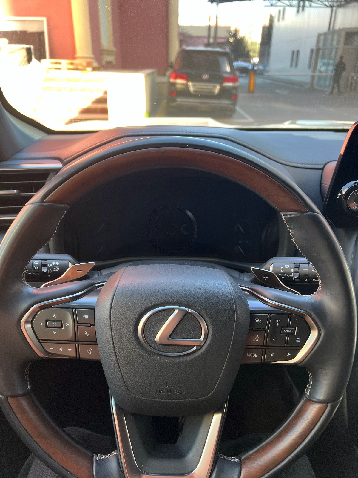 Lexus LX600 Urban 7 seater 2024 (10)