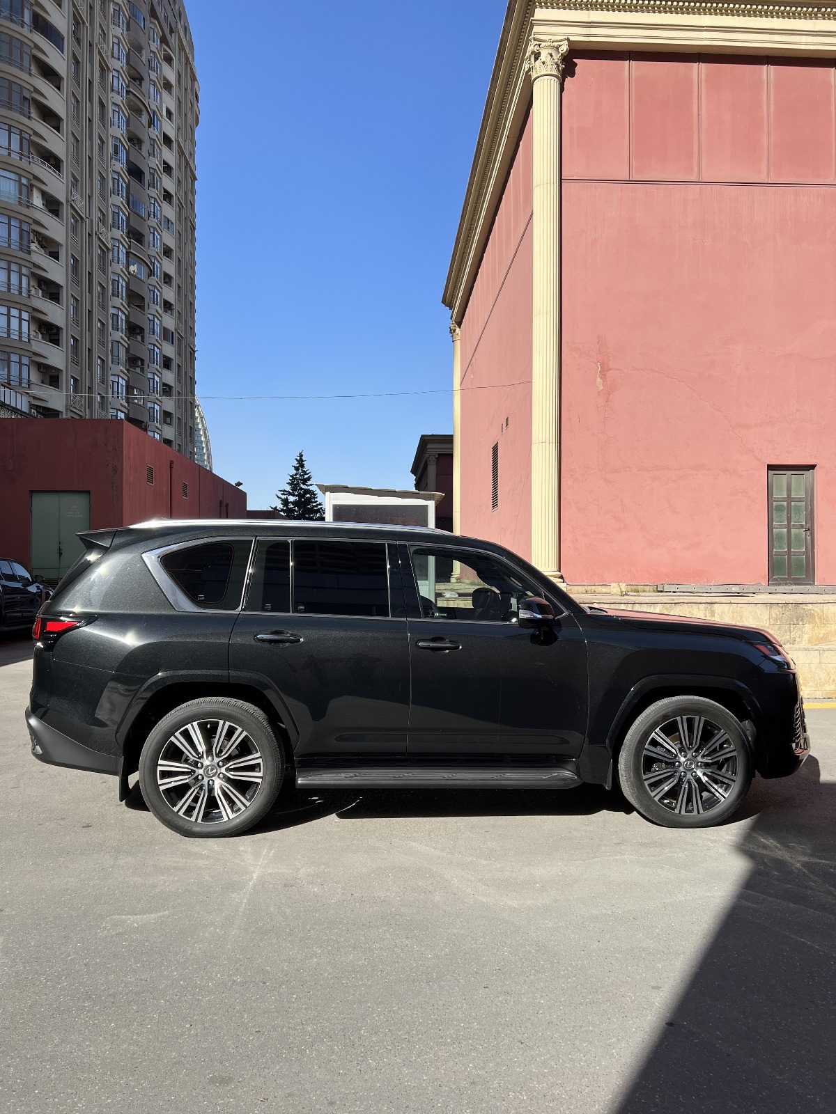 Lexus LX600 Urban 7 seater 2024 (11)