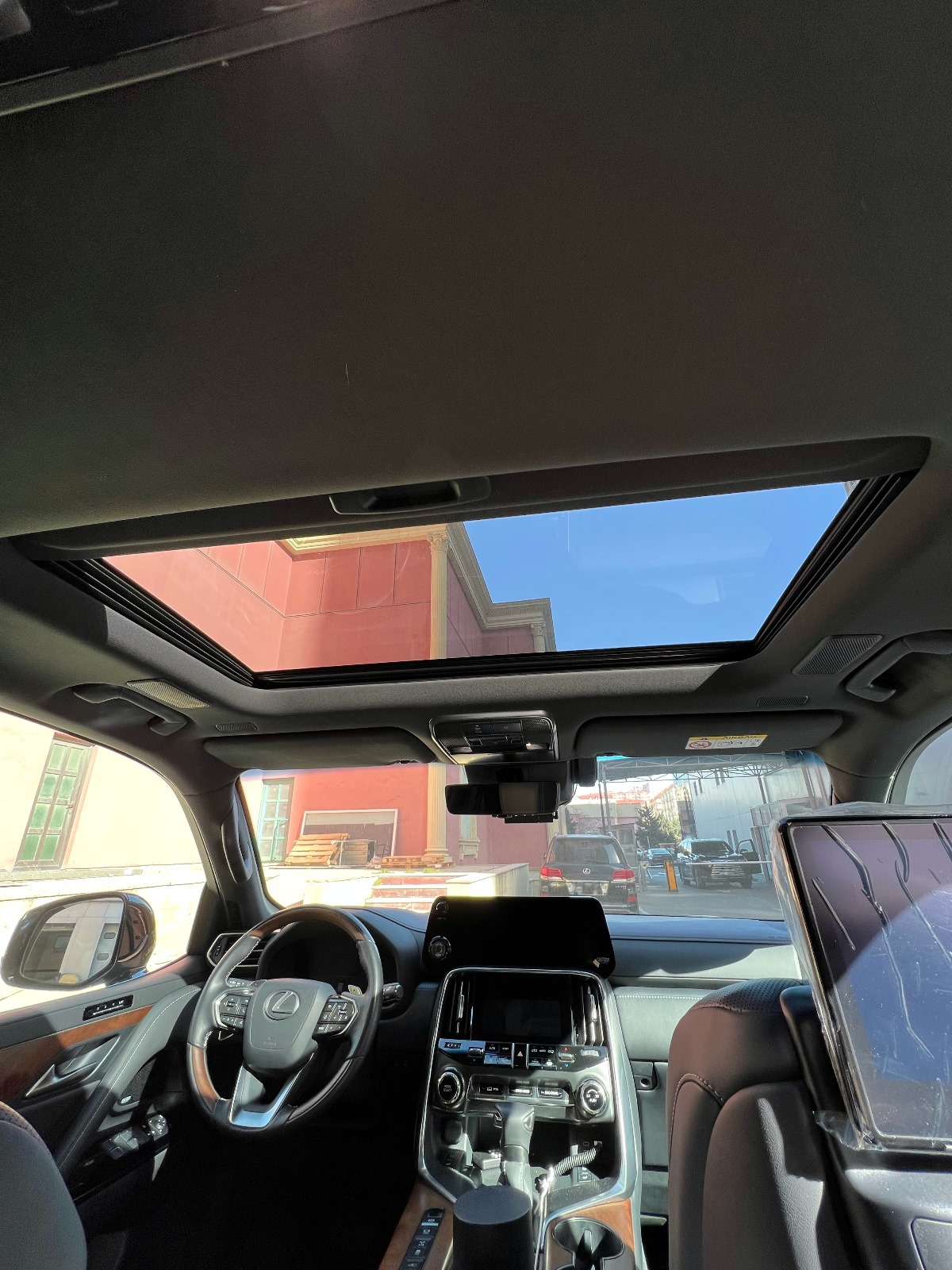 Lexus LX600 Urban 7 seater 2024 (12)