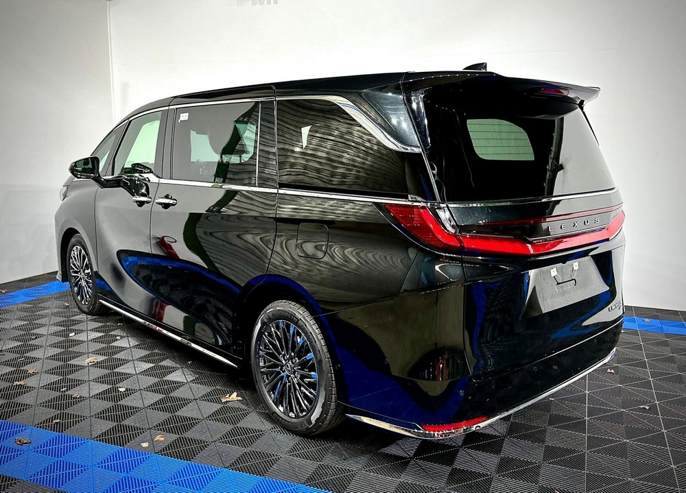 Lexus LM350h 2.5l Hybrid 4 seats 2025 (10)