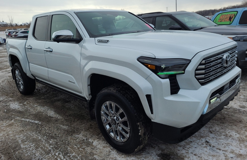 Toyota Double Cab Hybrid 2024 (8)