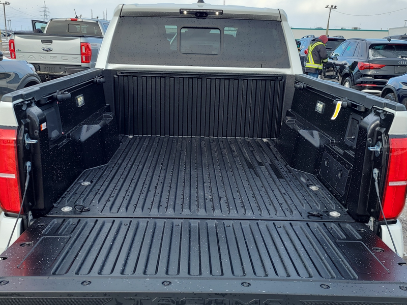 Toyota Double Cab Hybrid 2024 (11)