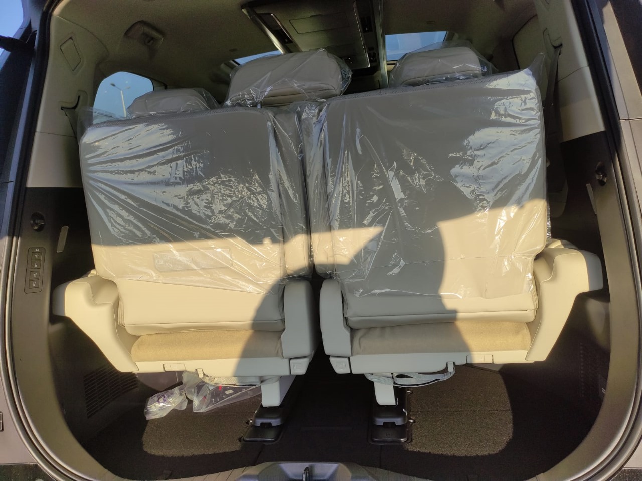 Lexus LM350h 2,5l Hybrid 7 seats 2025 (10)