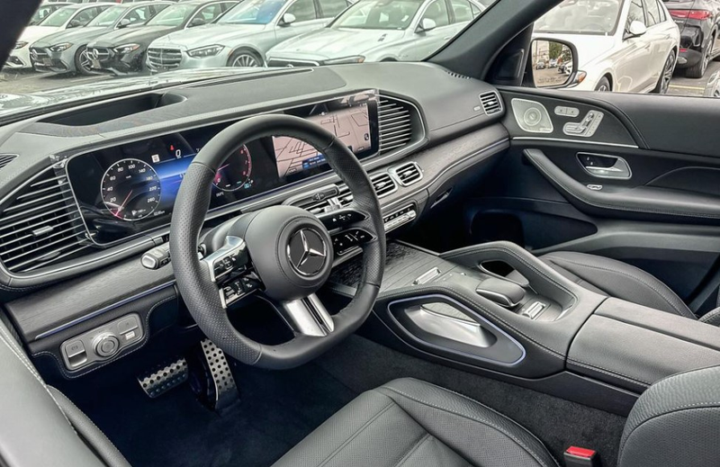 Mercedes Benz GLS450 SUV 2025 (9)