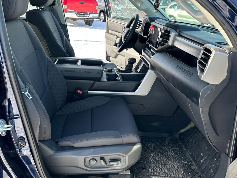Toyota Tundra CrewMax SR 2024 (7)