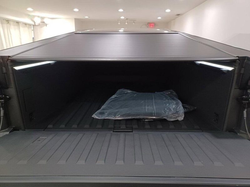 Tesla  Cypertruck Cyberbeast Foundation Edition 2025 (8)