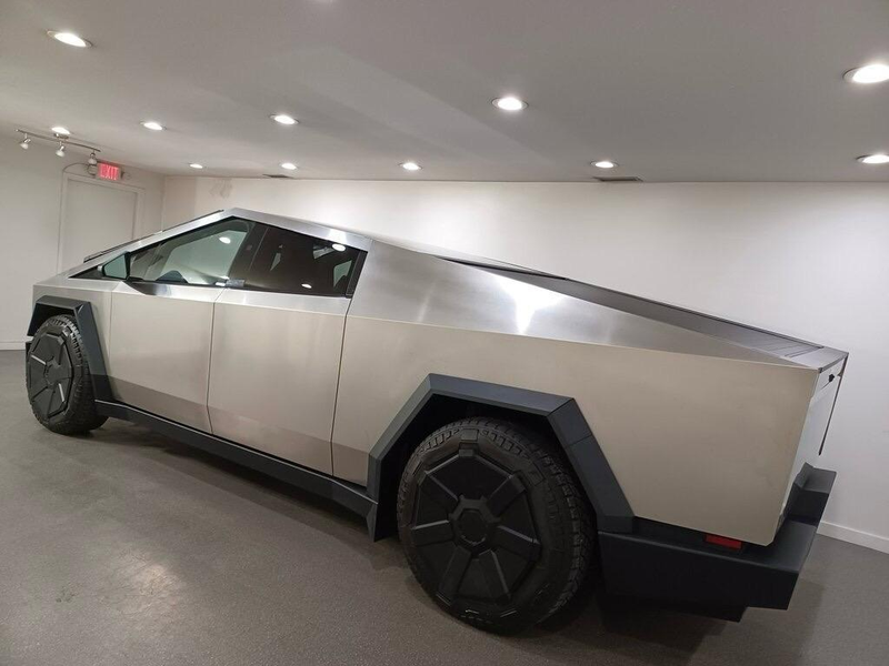 Tesla  Cypertruck Cyberbeast Foundation Edition 2025 (11)