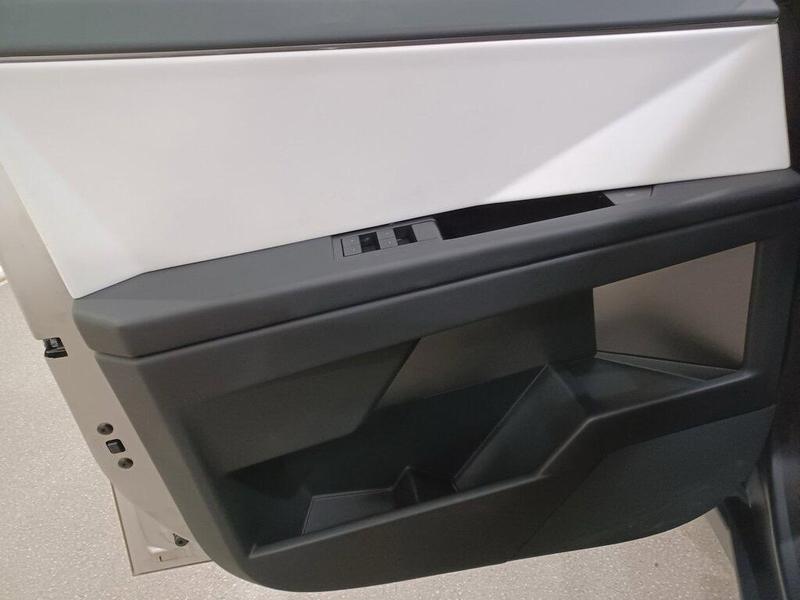 Tesla  Cypertruck Cyberbeast Foundation Edition 2025 (13)