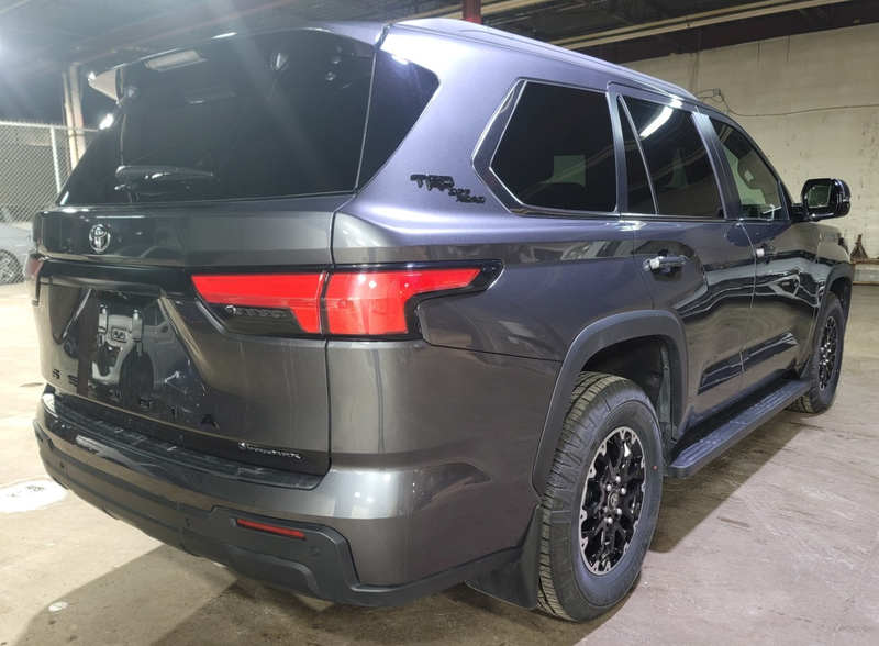 Toyota Sequoia SR5 TRD Off Road 2025 (8)