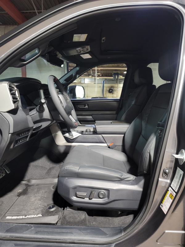 Toyota Sequoia SR5 TRD Off Road 2025 (13)