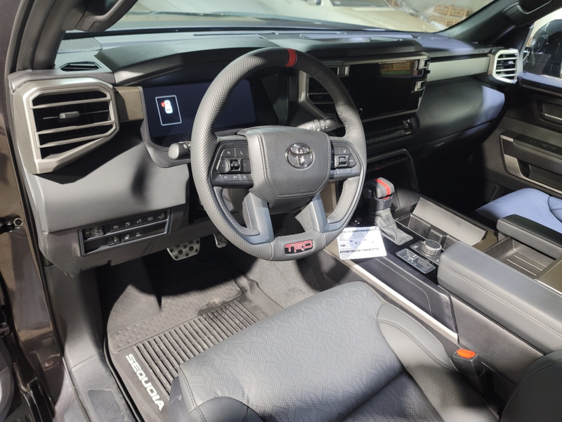 Toyota Sequoia SR5 TRD Off Road 2025 (14)