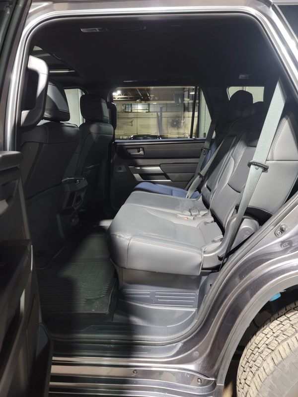 Toyota Sequoia SR5 TRD Off Road 2025 (15)