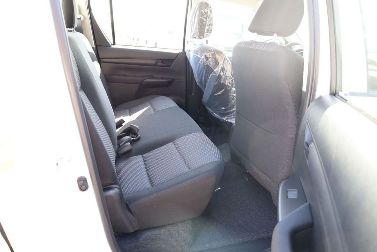 Toyota Hilux 4x2 DC 2.4L MT Diesel 2025 (12)