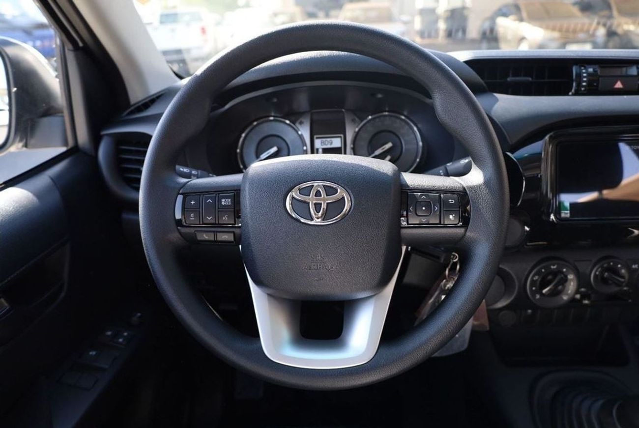 Toyota Hilux 4x2 DC 2.4L MT Diesel 2025 (13)