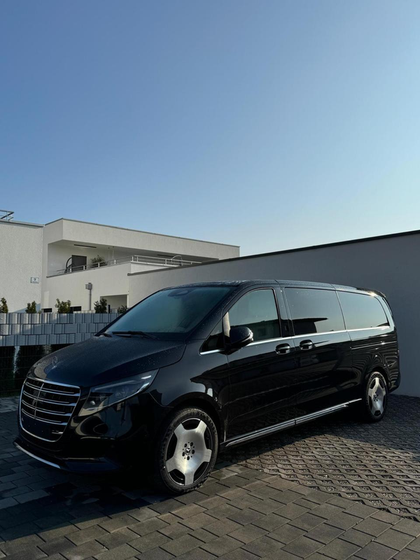 Mercedes Benz V300D Extralong 2025 (10)