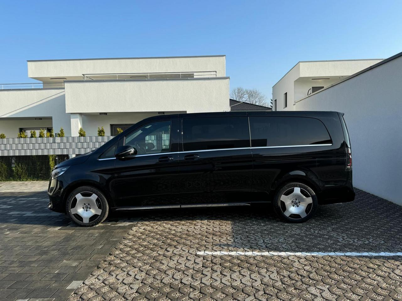 Mercedes Benz V300D Extralong 2025 (12)