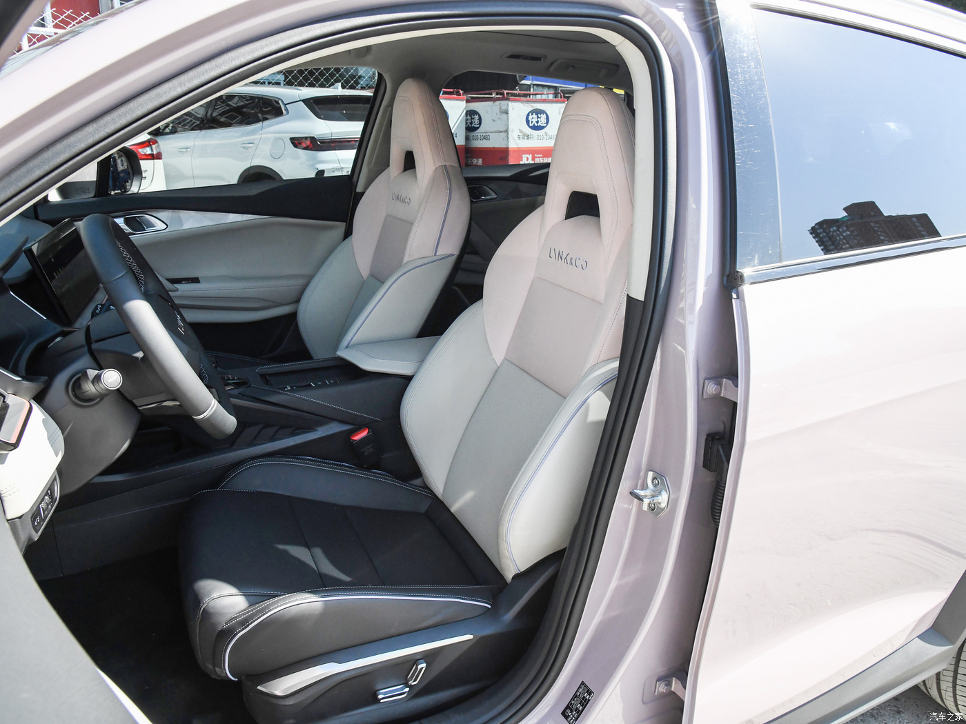 Lynk Co 220 4WD Performance Halo (7)