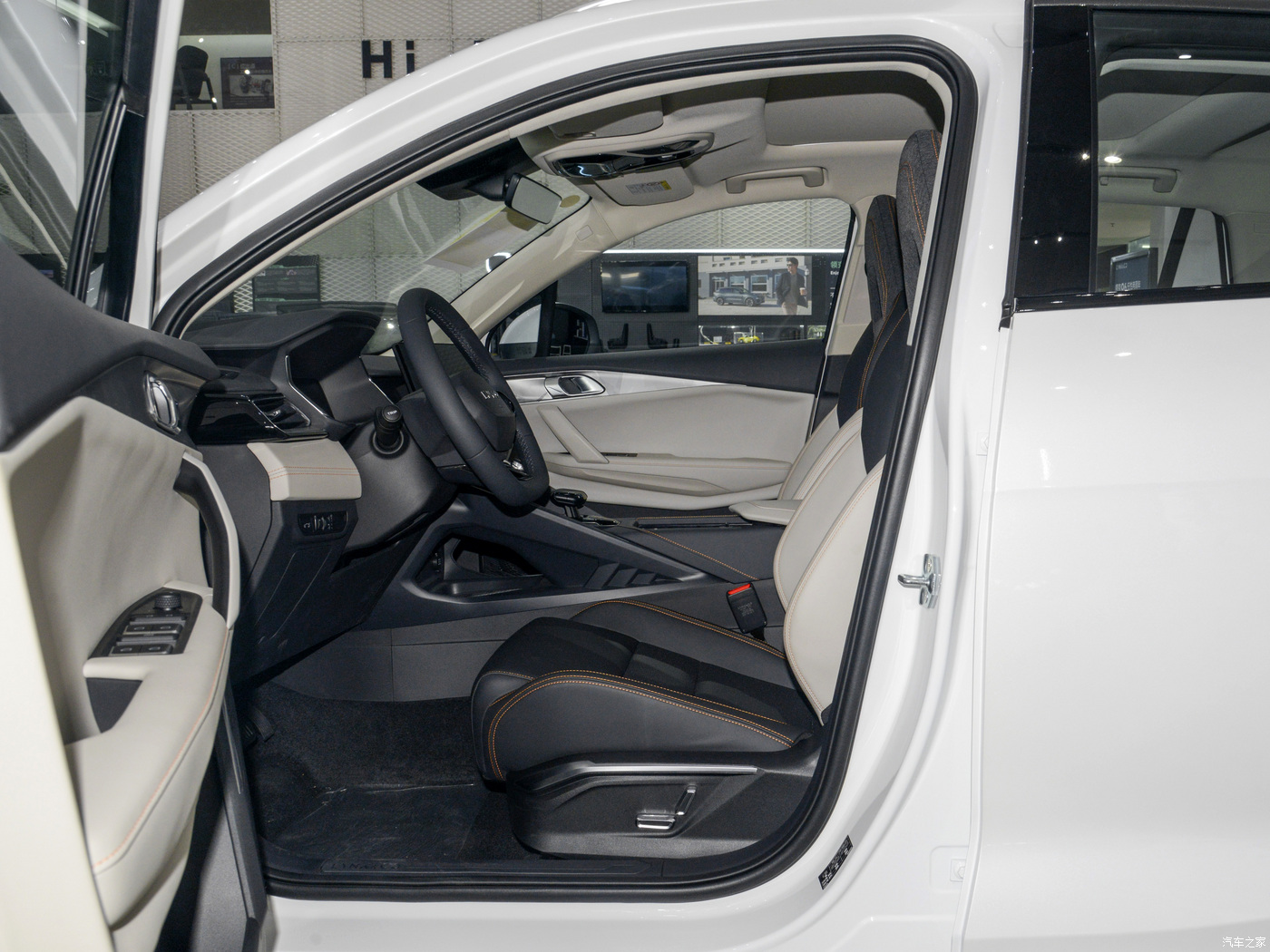Lynk Co 220 4WD Performance Halo (9)