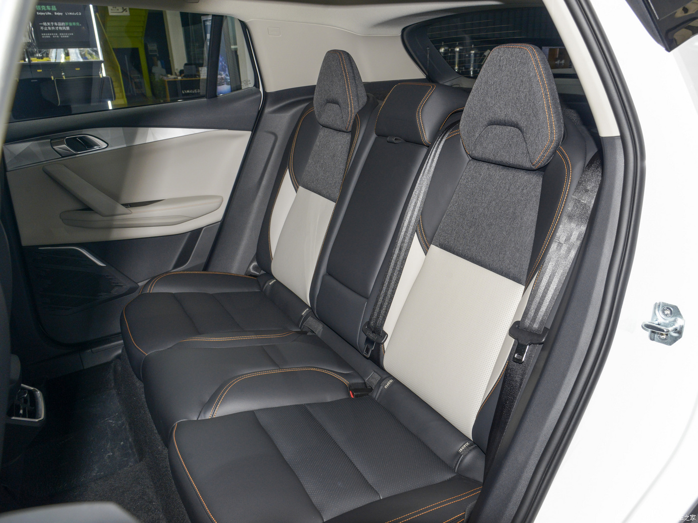 Lynk Co 220 4WD Performance Halo (10)