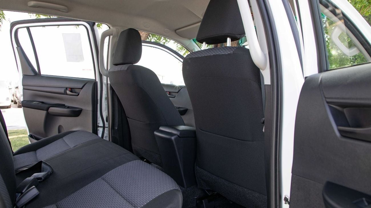 Toyota Hilux DLX 2.4L DOUBLE CAB AT 2025 (7)