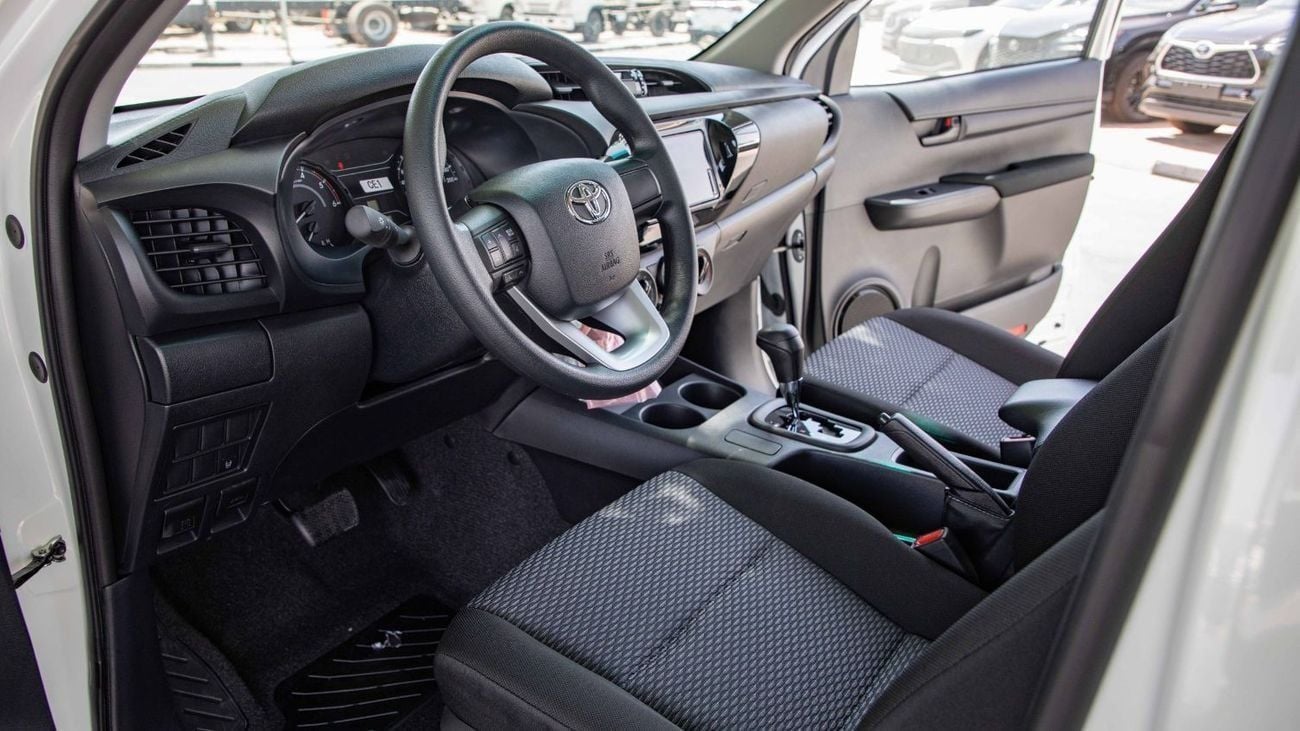 Toyota Hilux DLX 2.4L DOUBLE CAB AT 2025 (18)