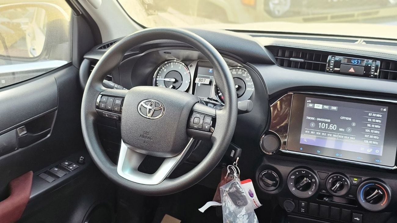 Toyota Hilux S GLX 2.4L 4WD AT 2025 (7)