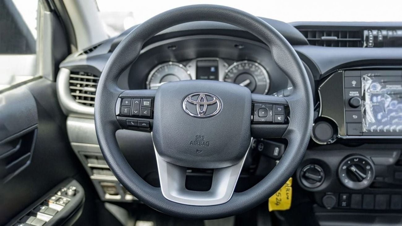 Toyota Hilux 2.4L AT 2025 (9)