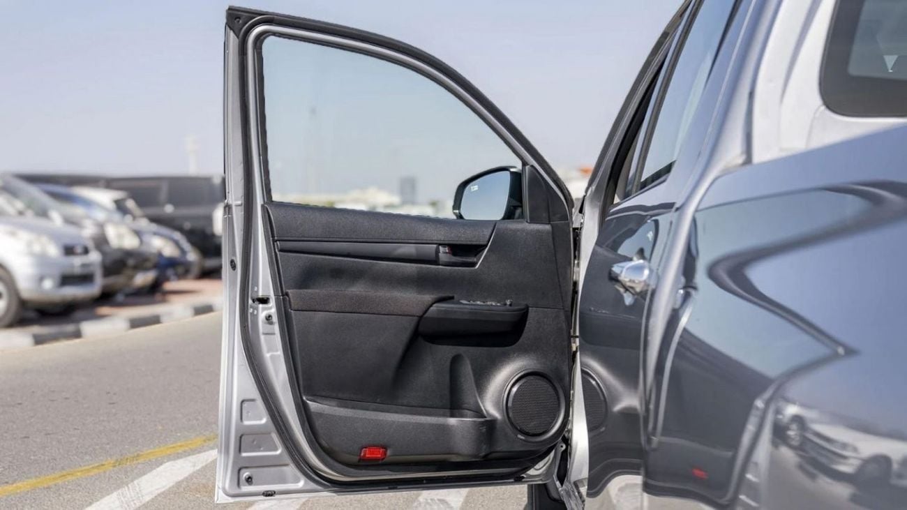 Toyota Hilux 2.4L AT 2025 (10)