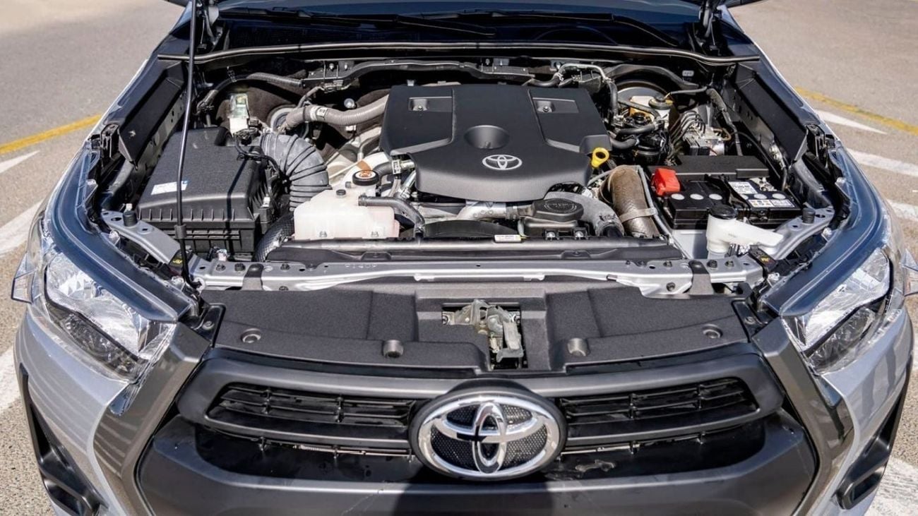 Toyota Hilux 2.4L AT 2025 (12)