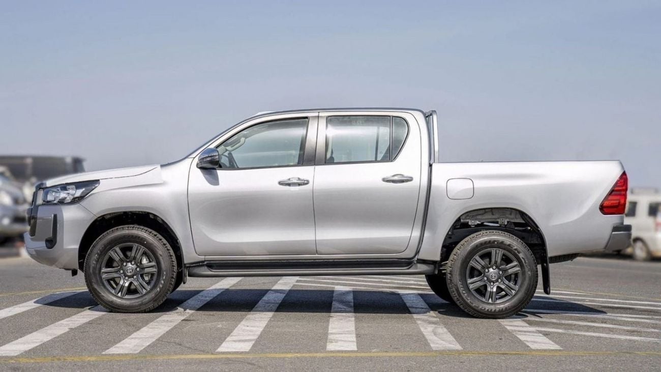 Toyota Hilux 2.4L AT 2025 (14)