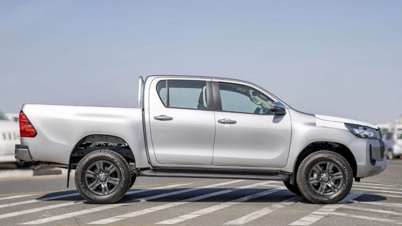 Toyota Hilux 2.4L AT 2025 (15)