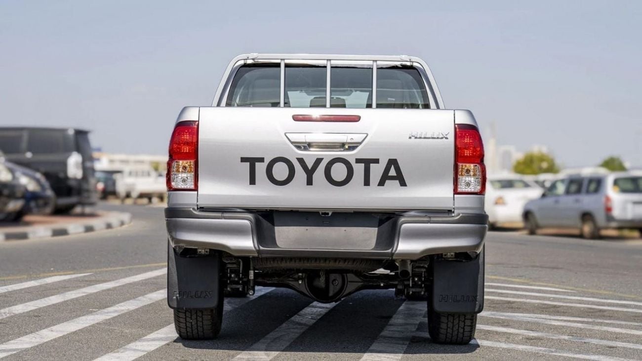 Toyota Hilux 2.4L AT 2025 (17)