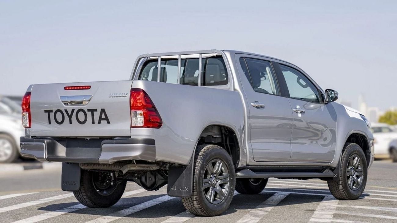 Toyota Hilux 2.4L AT 2025 (18)