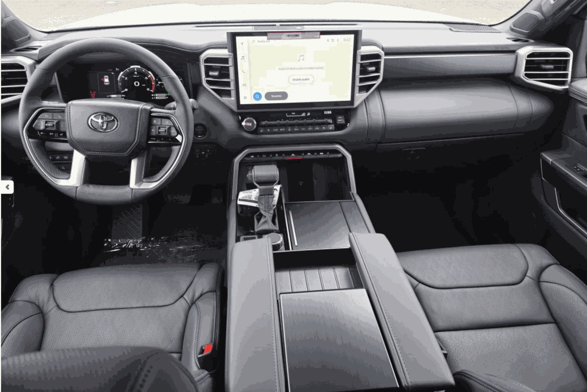 Toyota Sequoia Platinum 4WD (9)