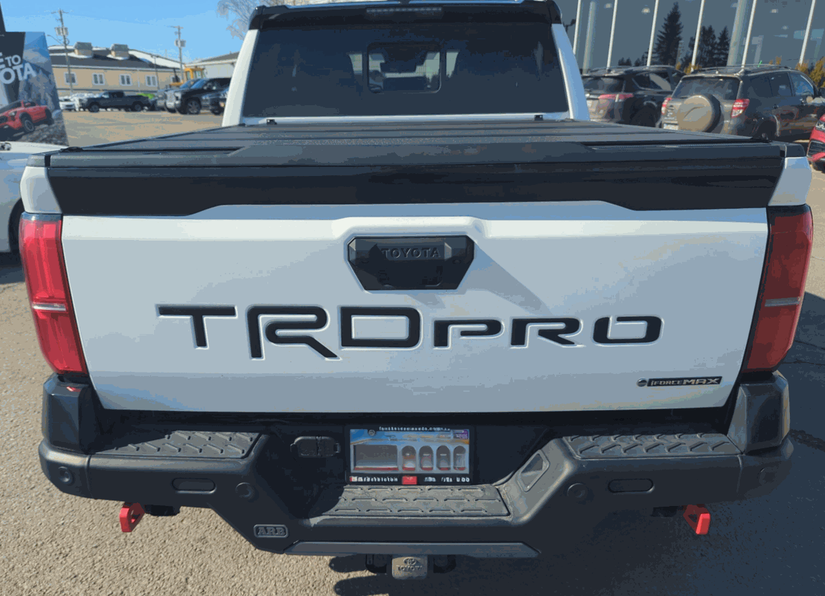 Toyota Tacoma Hybrid TRD PRO (8)