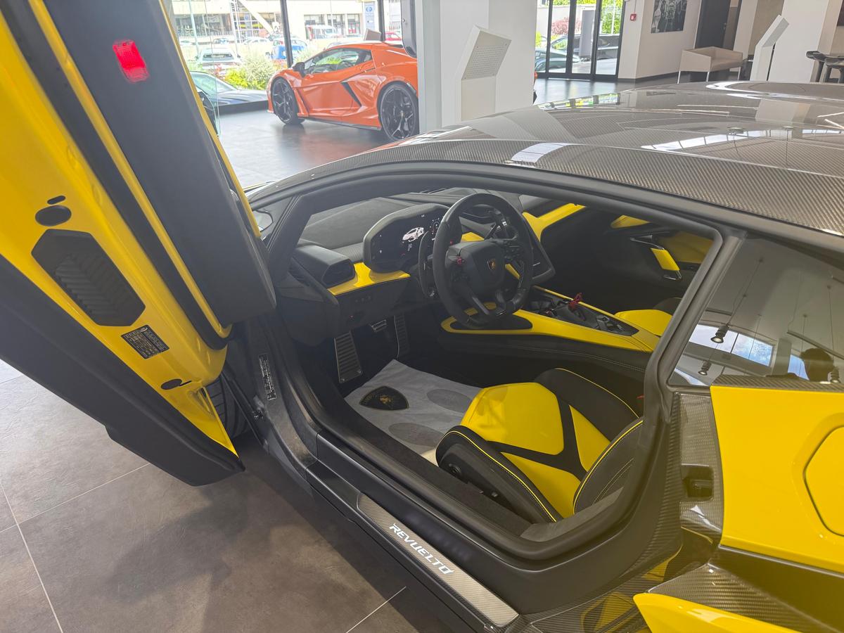 Lamborghini Revuelto New (9)