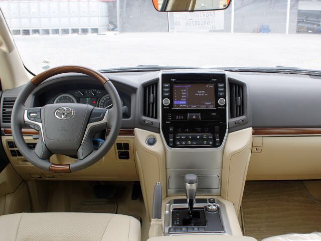 Toyota Land Cruiser 4.0 L Petrol 2016 (8)