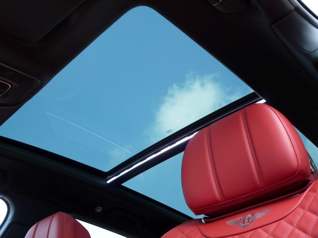 Bentley Bentayga SUV 2017 (8)