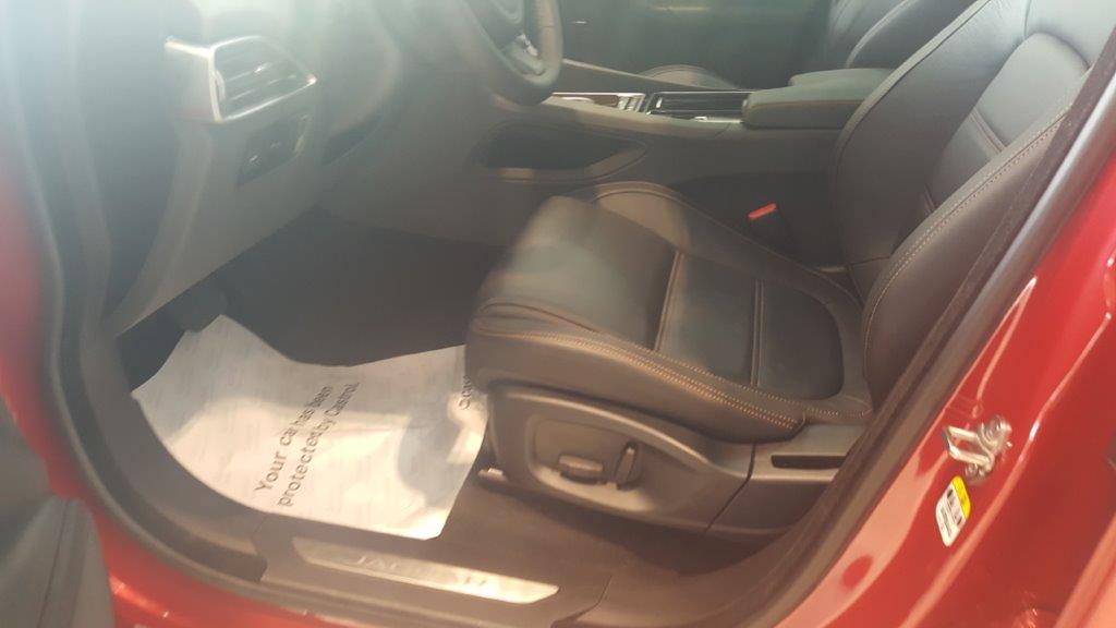 Jaguar F-Pace 3.0 Petrol Prestige A/T 2017 (9)
