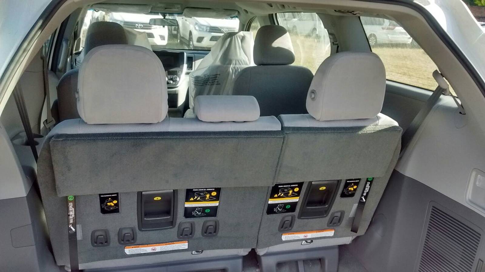 Toyota Sienna CE 2017 (7)