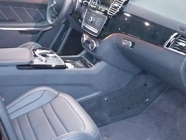 Mercedes Benz GLS63 2017 (8)