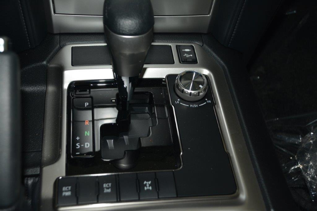 Toyota Land Cruiser GXR 4.0 Petrol 2017 (8)