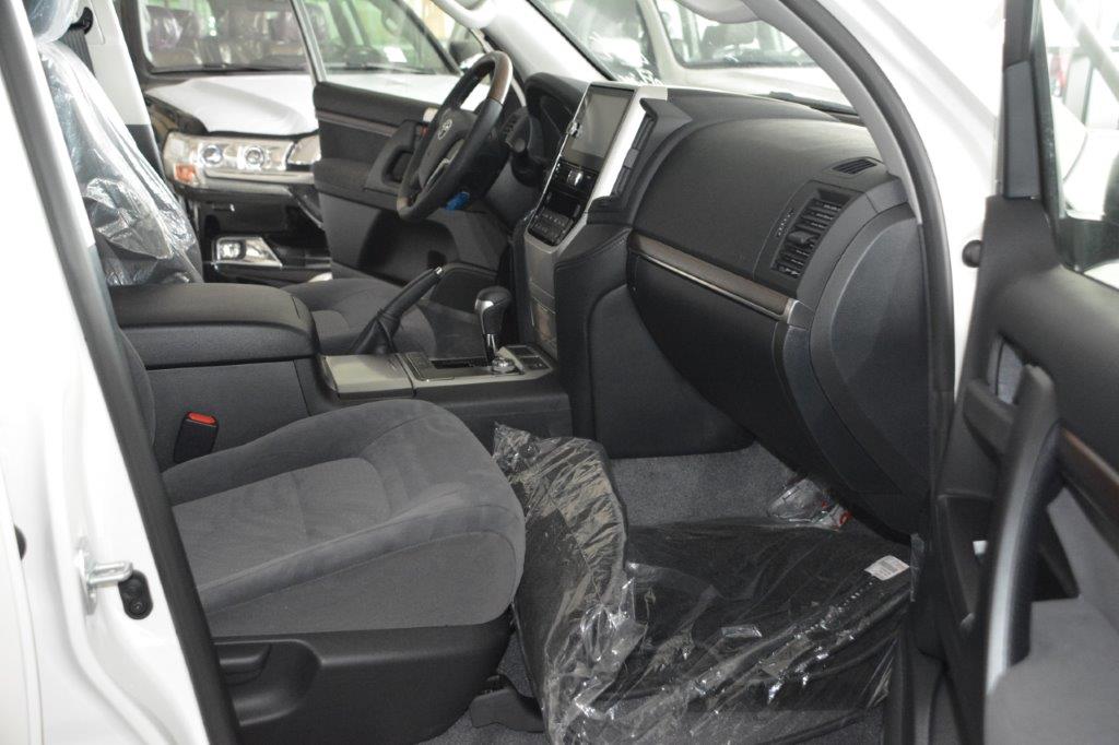 Toyota Land Cruiser GXR 4.0 Petrol 2017 (9)