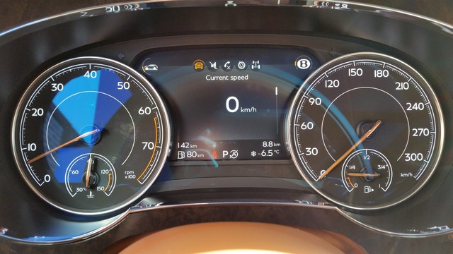 Bentley Bentayga W12 2017 (7)
