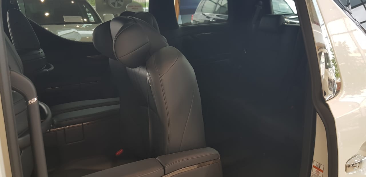Toyota Alphard Executive Lounge 2018 (7)