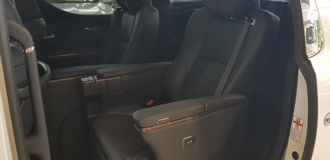 Toyota Alphard Executive Lounge 2018 (10)